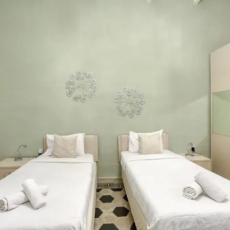 Cosy 4br Townhouse In Sliema's Traditional Heart By 360 Estates Σλιέμα