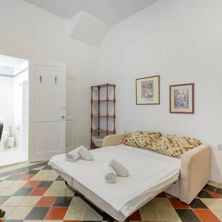 Cosy 4br Townhouse In Sliema's Traditional Heart By 360 Estates