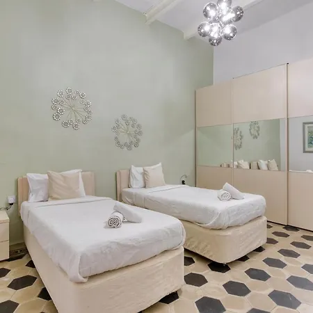 Сasa de vacaciones Cosy 4br Townhouse In Sliema's Traditional Heart By 360 Estates *