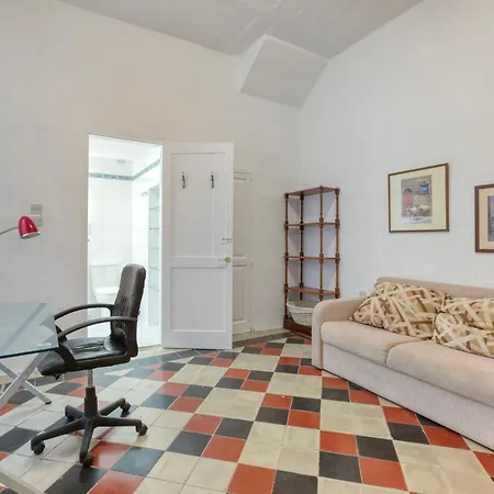 Cosy 4br Townhouse In Sliema's Traditional Heart By 360 Estates Сasa de vacaciones