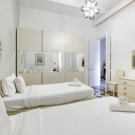 Cosy 4br Townhouse In Sliema's Traditional Heart By 360 Estates