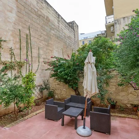 Cosy 4br Townhouse In Sliema's Traditional Heart By 360 Estates Сasa de vacaciones Sliema