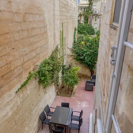 Cosy 4br Townhouse In Sliema's Traditional Heart By 360 Estates Holiday home