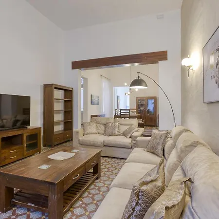 Cosy 4br Townhouse In Sliema's Traditional Heart By 360 Estates Сasa de vacaciones *