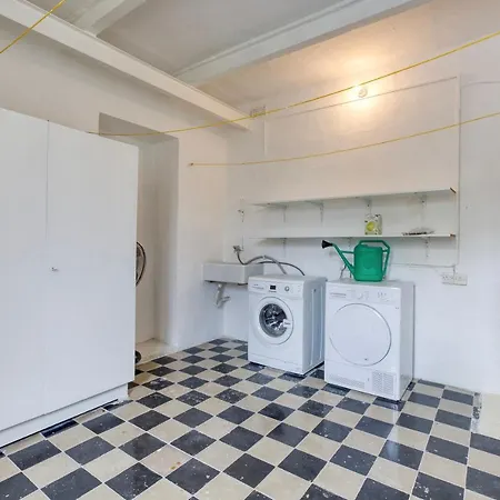 Сasa de vacaciones Cosy 4br Townhouse In Sliema's Traditional Heart By 360 Estates