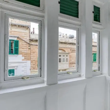 Cosy 4br Townhouse In Sliema's Traditional Heart By 360 Estates *