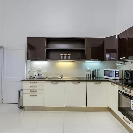 Cosy 4br Townhouse In Sliema's Traditional Heart By 360 Estates