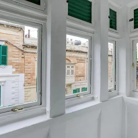 Cosy 4br Townhouse In Sliema's Traditional Heart By 360 Estates * Sliema