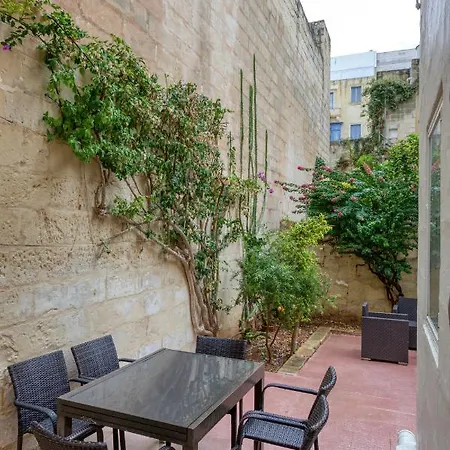 Cosy 4br Townhouse In Sliema's Traditional Heart By 360 Estates Dom wakacyjny Sliema