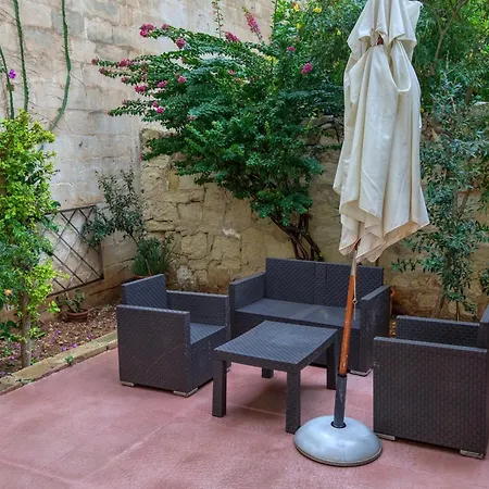 Cosy 4br Townhouse In Sliema's Traditional Heart By 360 Estates *