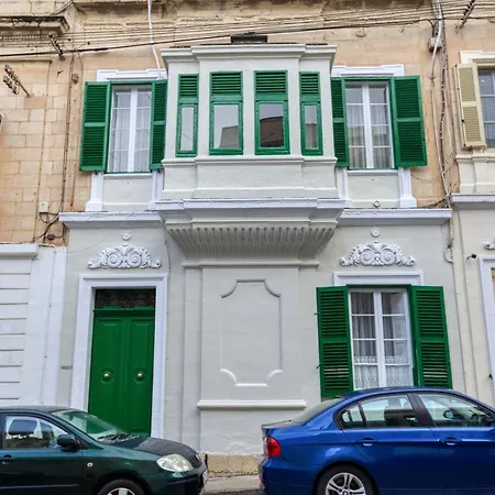 Cosy 4br Townhouse In Sliema's Traditional Heart By 360 Estates بيت للعطل