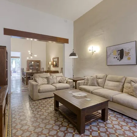 Cosy 4br Townhouse In Sliema's Traditional Heart By 360 Estates *