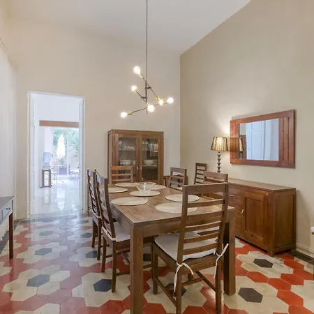 Cosy 4br Townhouse In Sliema's Traditional Heart By 360 Estates بيت للعطل